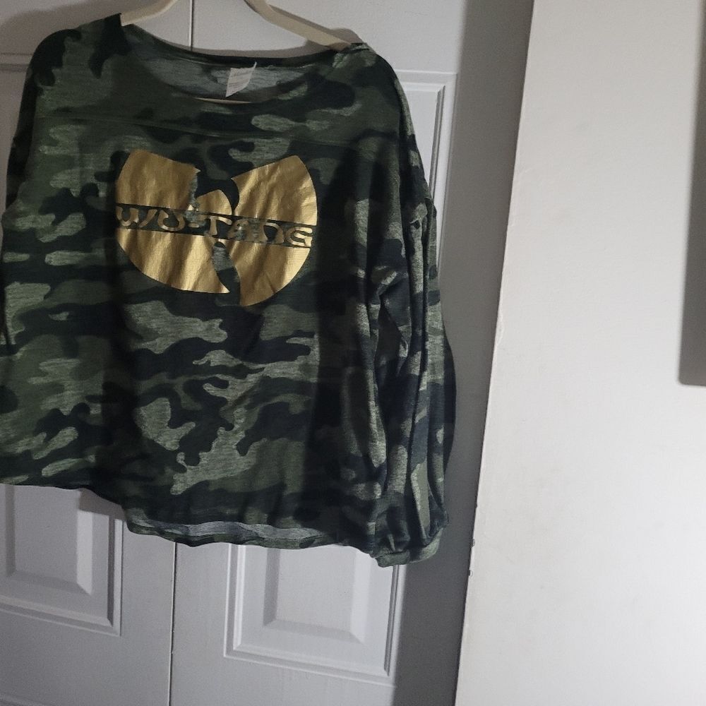Moda long sleeve size large WU TANG Green shirt logo on front